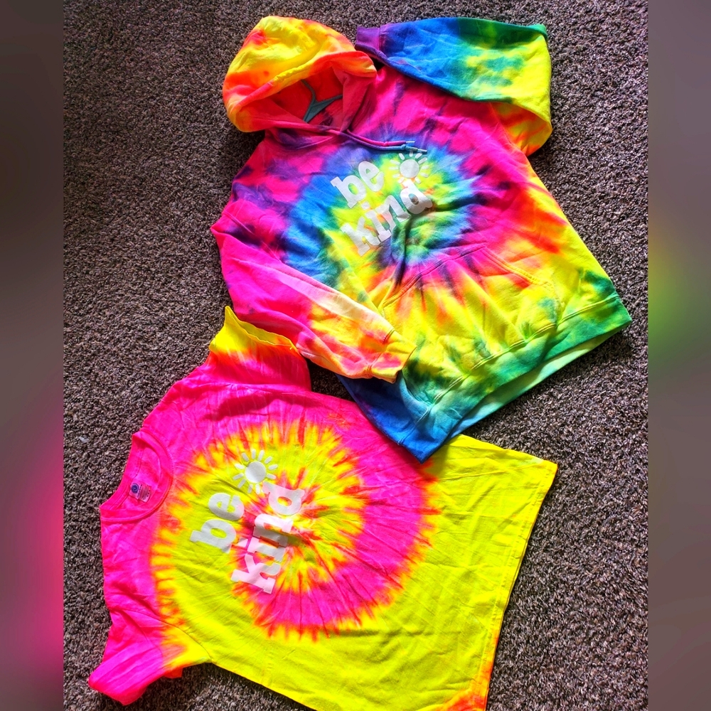 Be Kind tie dye top set